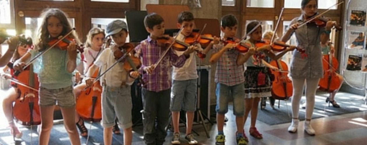 Venezolano crea la Orquesta de Sueños El Sistema Suecia con jóvenes refugiados