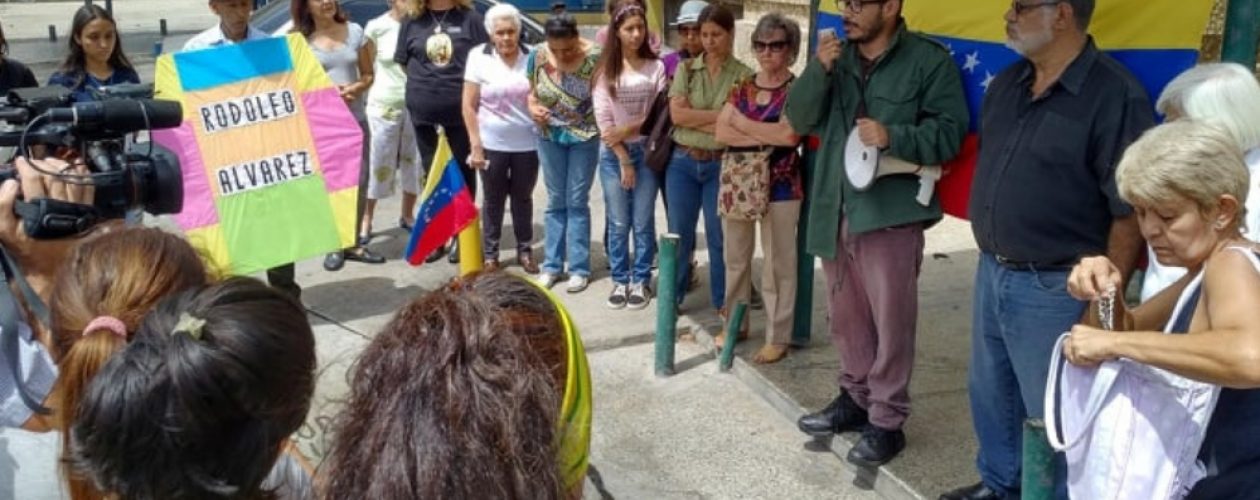 Rinden homenaje a Rodolfo Álvarez, víctima de la represión del pasado 1M