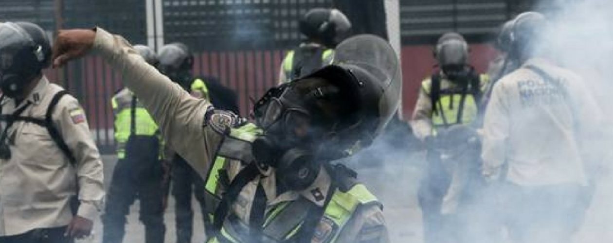 Colegio San José de Tarbes fue atacado con bombas lacrimógenas