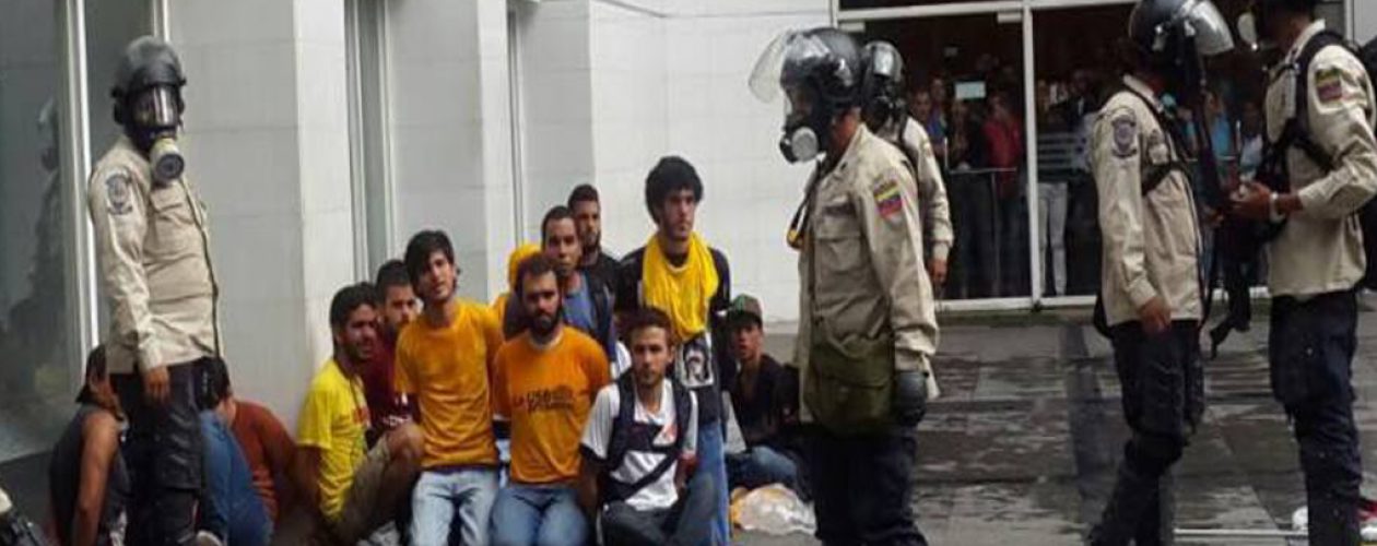 Estudiantes detenidos en El Rosal fueron agredidos por la PNB