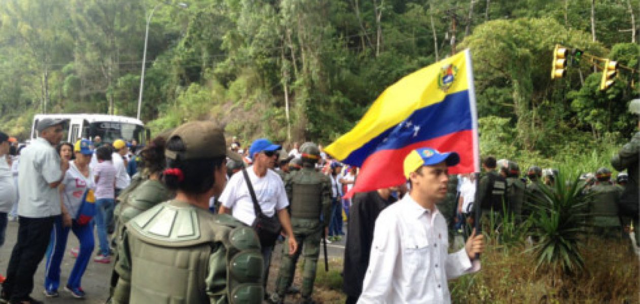 Forcejeo entre GNB y manifestantes en la Panamericana deja cuatro heridos